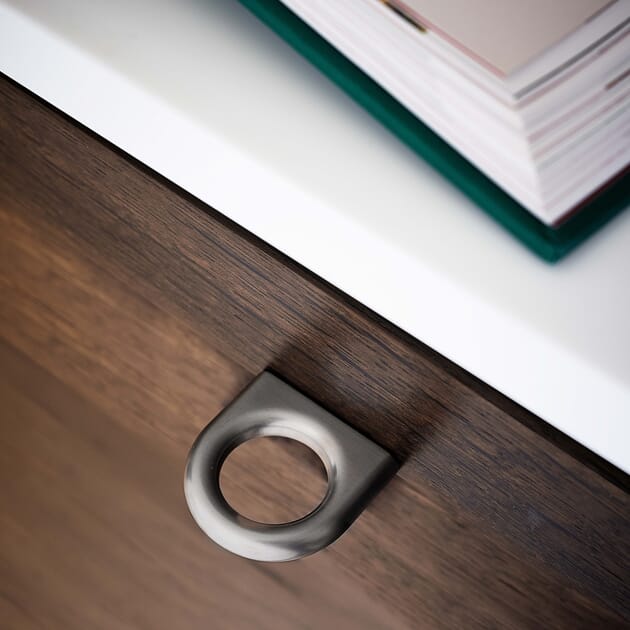 Håndtak 5445 Furnipart luck matt nikkel 32mm miljø.jpg