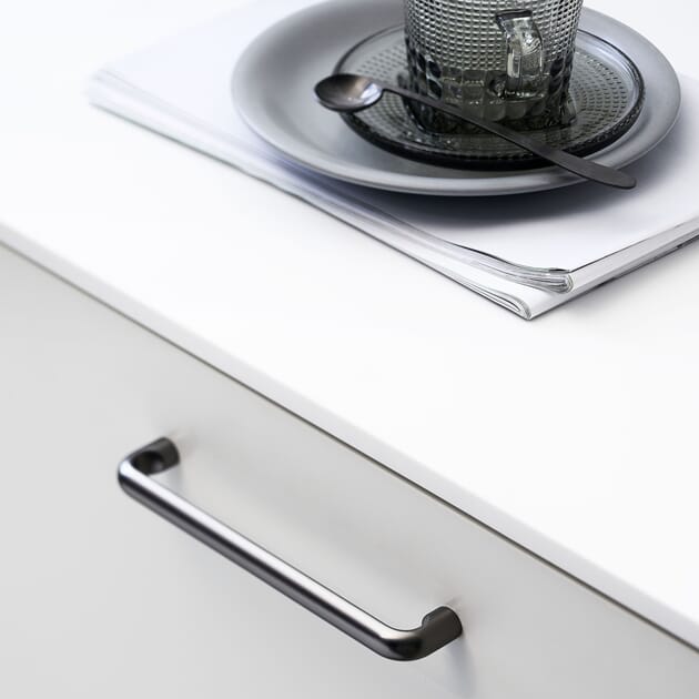 Håndtak 5525 Furnipart Carve matt sort miljø.jpg