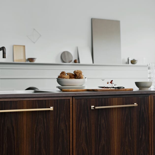 Håndtak 5550 Furnipart Heritage 320mm miljø (2).jpg