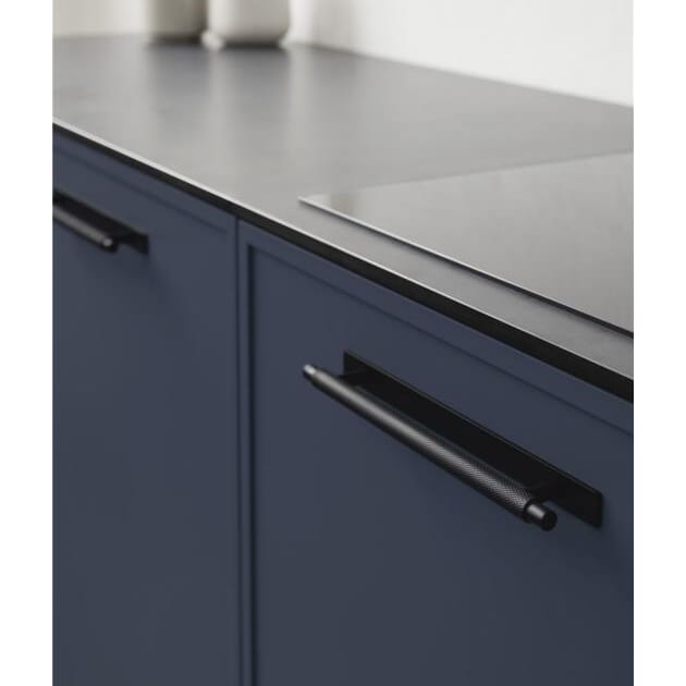 HT5490_Rel Manor_Back_sort_miljo.Jpg