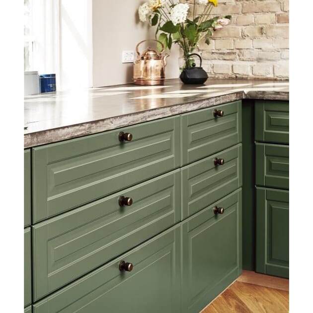 K5492_Rel Manor_Round_antikk_messing_miljo.Jpg